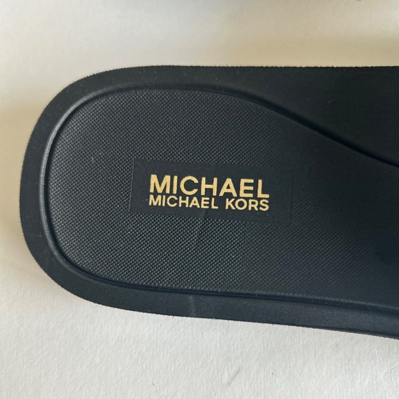 New Michael Kors Black Patent Leather Signature Logo Rubber Outsole Flip Flops - Picture 13 of 14